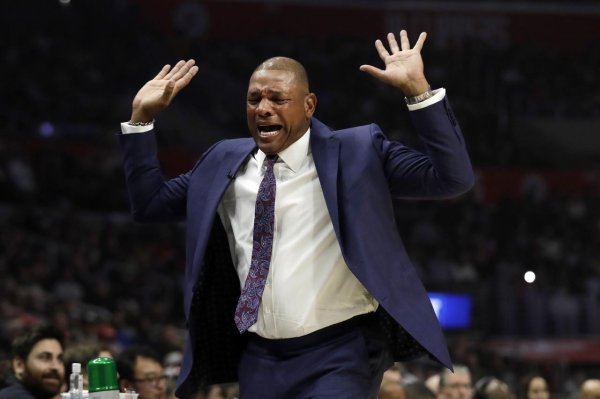 天创网  小里弗斯：科尔也每年输就啥事没有 但老里一输就被拿3-1调侃