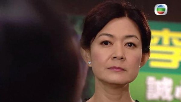 抓牛网 黄子华旧爱、TVB 才女艺人罕见受访，被儿子嫌弃 “你们这么穷”
